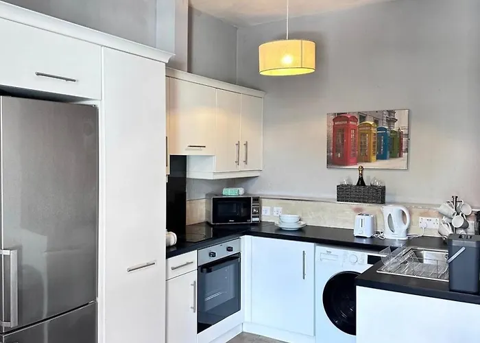 Hostel & Marlborough Street *