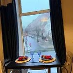 & Marlborough Street Hostel *