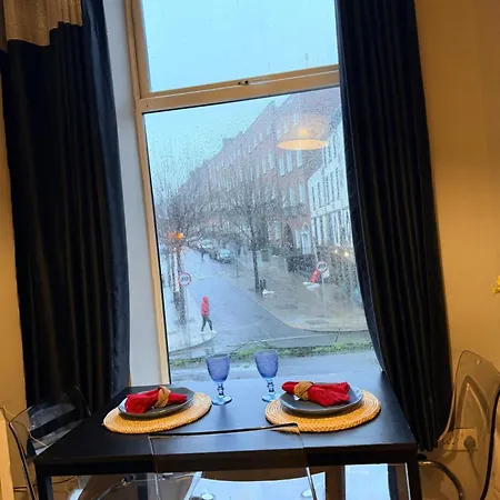 Hostel & Marlborough Street *